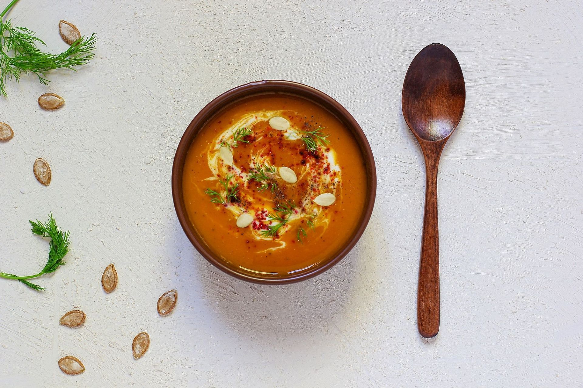 Soups are high in fiber and low in calories making them adequate for weight loss (Image by azerbaijan_stockers on Freepik)